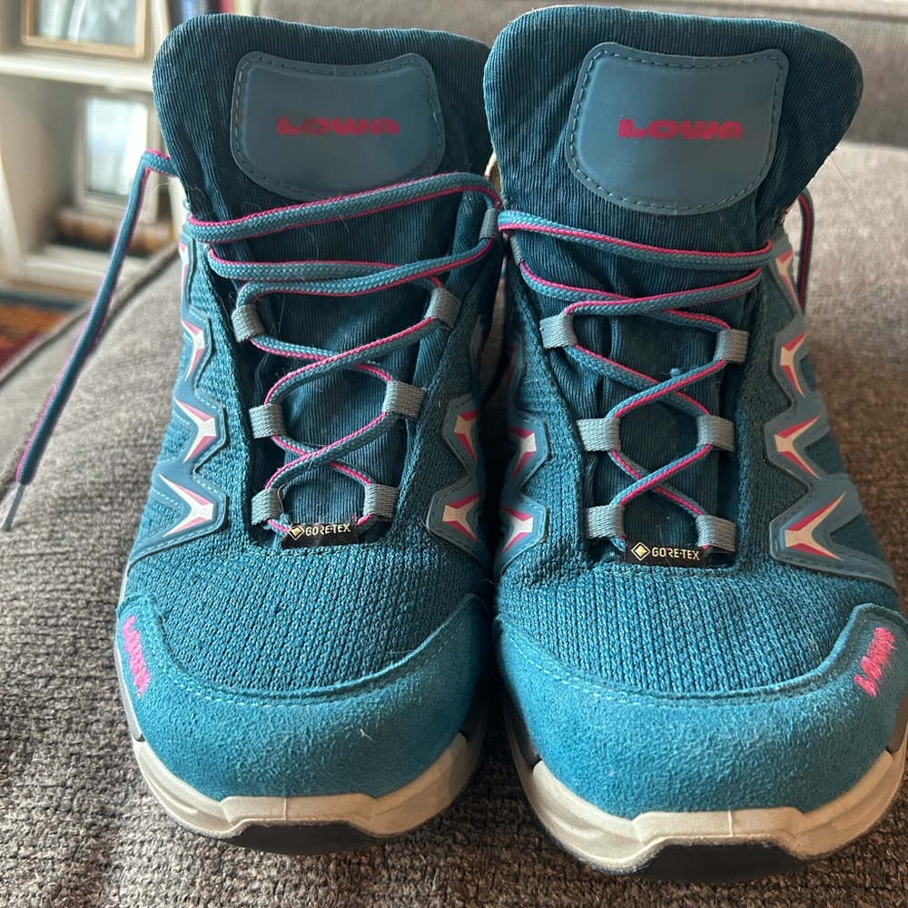 Lowa Innox Pro GTX Lo Blue and Pink Sneakers with Mesh Upper and Padded Ankle